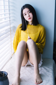 宝贝对着摄像头自己做
